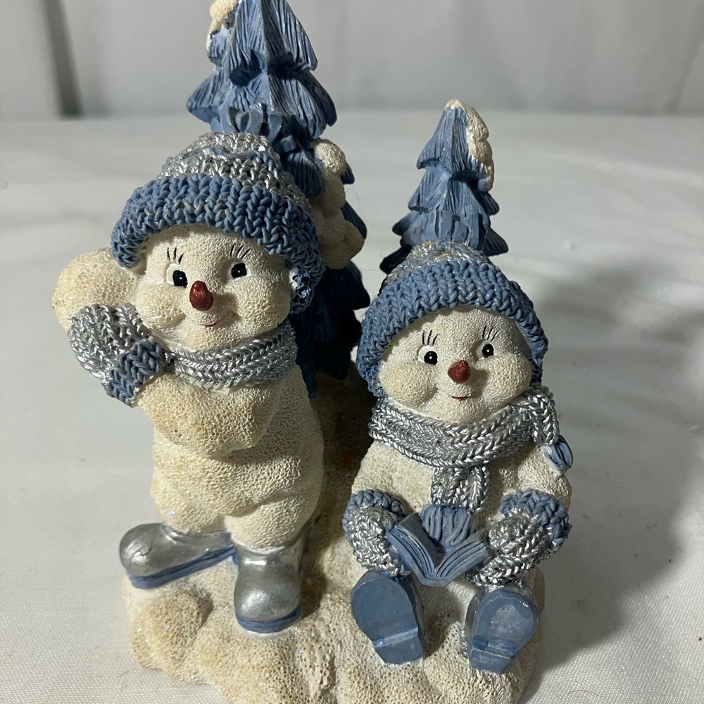 Encore Snow Buddies “snowball fight” figurine